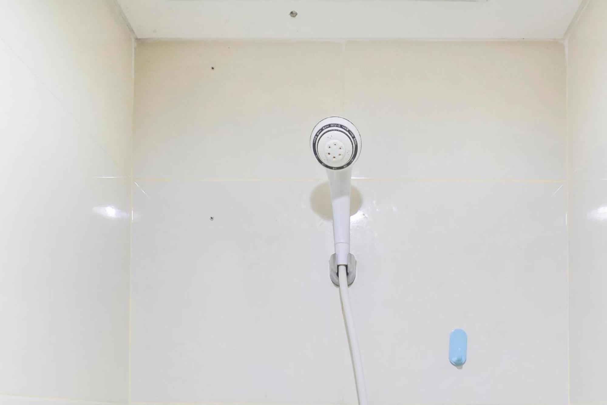 Apartemen Cozy At Elvis Tower By Travelio Bekasi