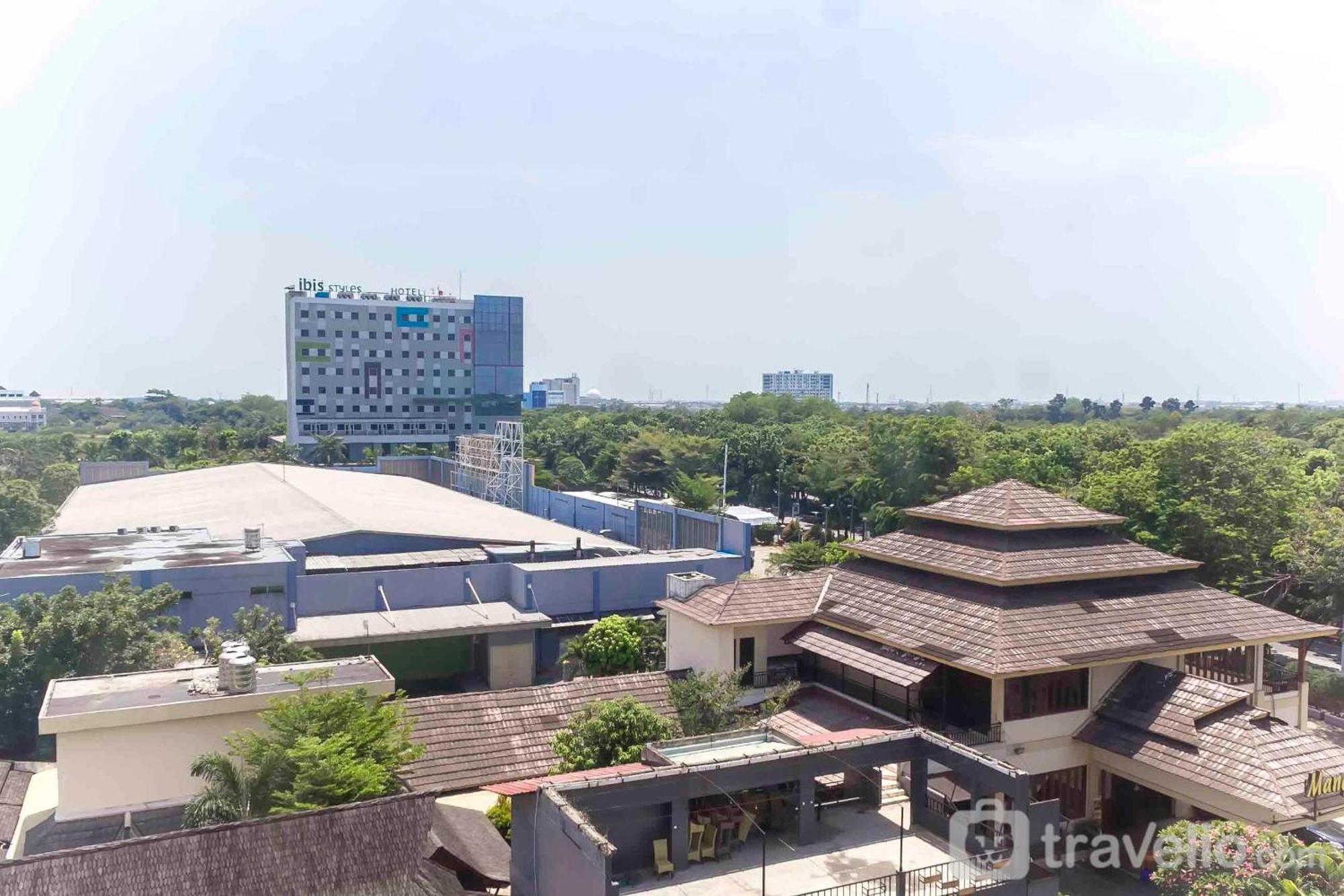Cozy At Elvis Tower By Travelio * Bekasi